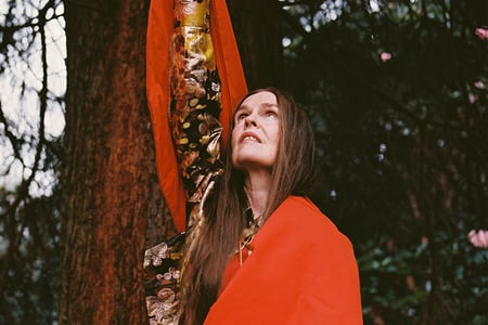 Linder at the Royal Botanic Garden Edinburgh, 2025. Photo: Charlotte Cullen. Stylist: Rebecca Palmer. Make-up: Kala Williams.