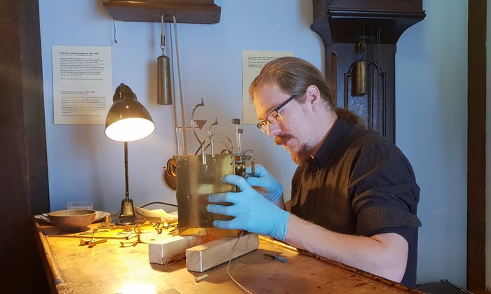 Conservation of clocks alumnus Fjodor van den Broek