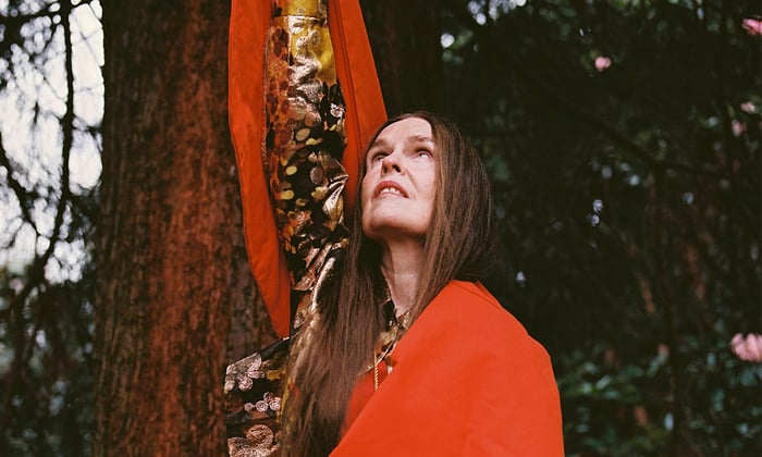 Linder at the Royal Botanic Garden Edinburgh, 2025. Photo: Charlotte Cullen. Stylist: Rebecca Palmer. Make-up: Kala Williams.