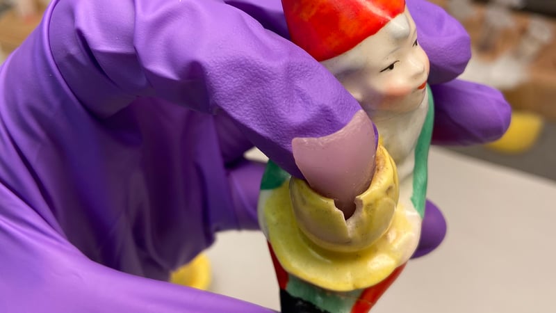 Figure 5, Use of dental wax as a mould and support for filling 