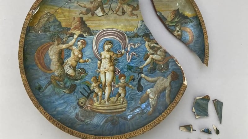Figure 1: The Maiolica Dish in condition on acceptance