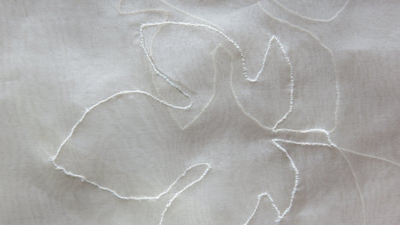Quietly composed – imagery in cloth and thread with Amanda Clayton