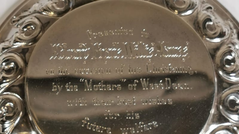  The personalised engraving on the lid. 