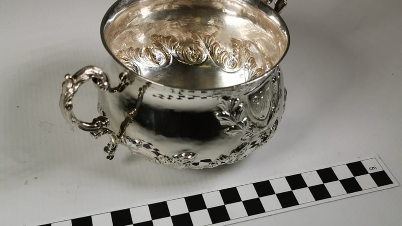 Cast silver handles soldered onto the porringer. 