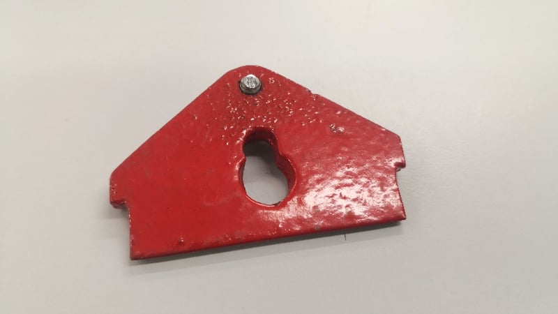 Figure 7: uneven surface of the back of a cap iron