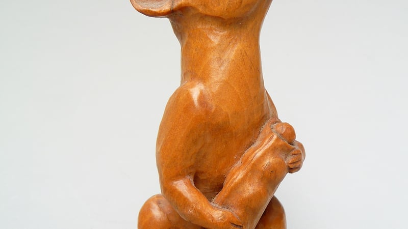 Peter Clothier carving 