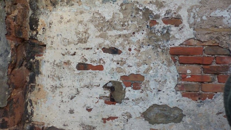 After graffiti removal from historic plaster using proprietary gel