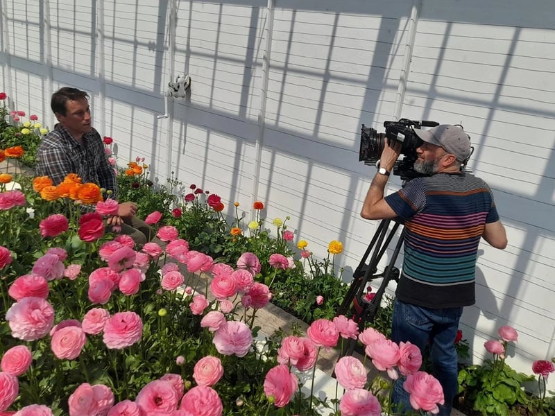 Head Gardner, Tom, speaking to Gardeners'.World film crew