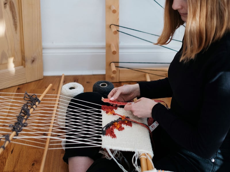 Weaving on a backstreet loom