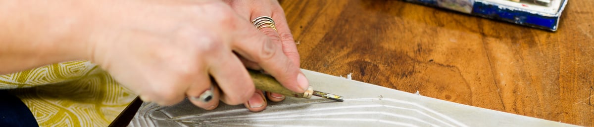 Sarah Burns cutting lino