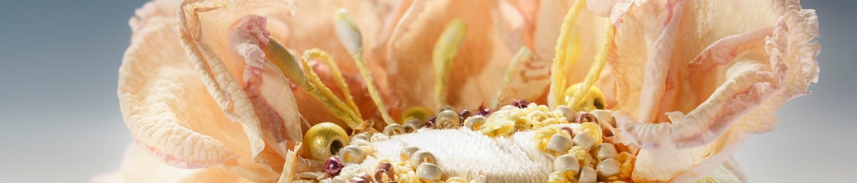 Petal stitch brooch, by Beatrice Mayfield.