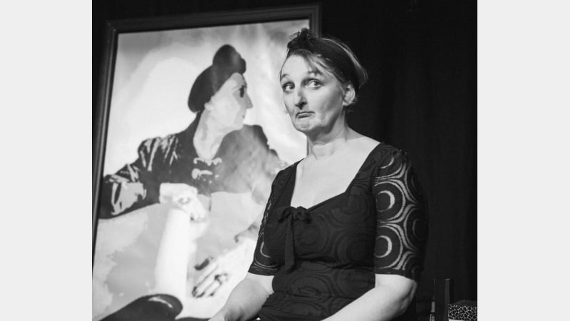 Jules Craig in performance copyright Alison Dewey Photography