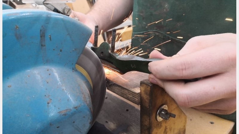 Figure 4: modifying bedding angle with a grindstone