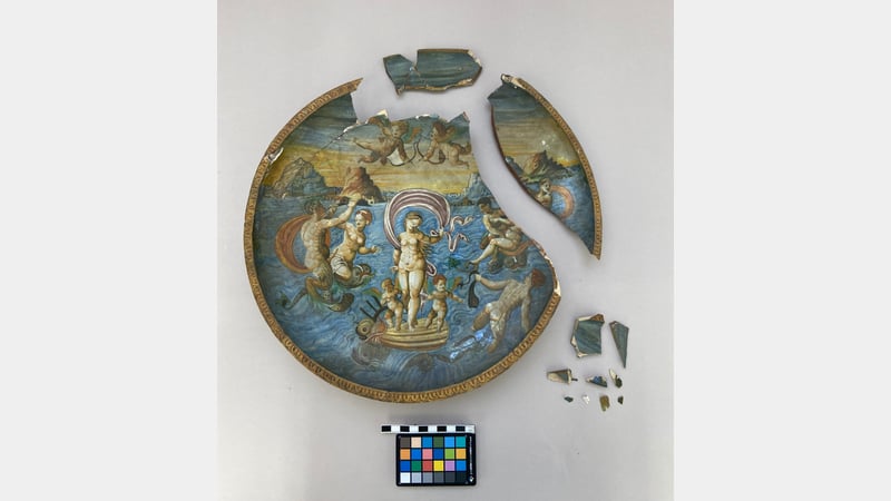 Figure 1: The maiolica dish upon acceptance