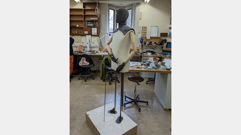 Figure 9. Mount assembled and ready to dress.