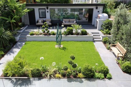 Contemporary garden in Richmondwith tropical planting by Jane Ashley